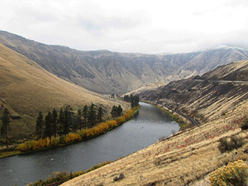 Picture of Yakima canyon and river.